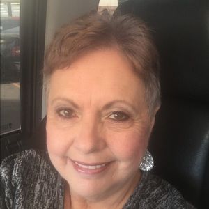 Meet your Posher, Debbie